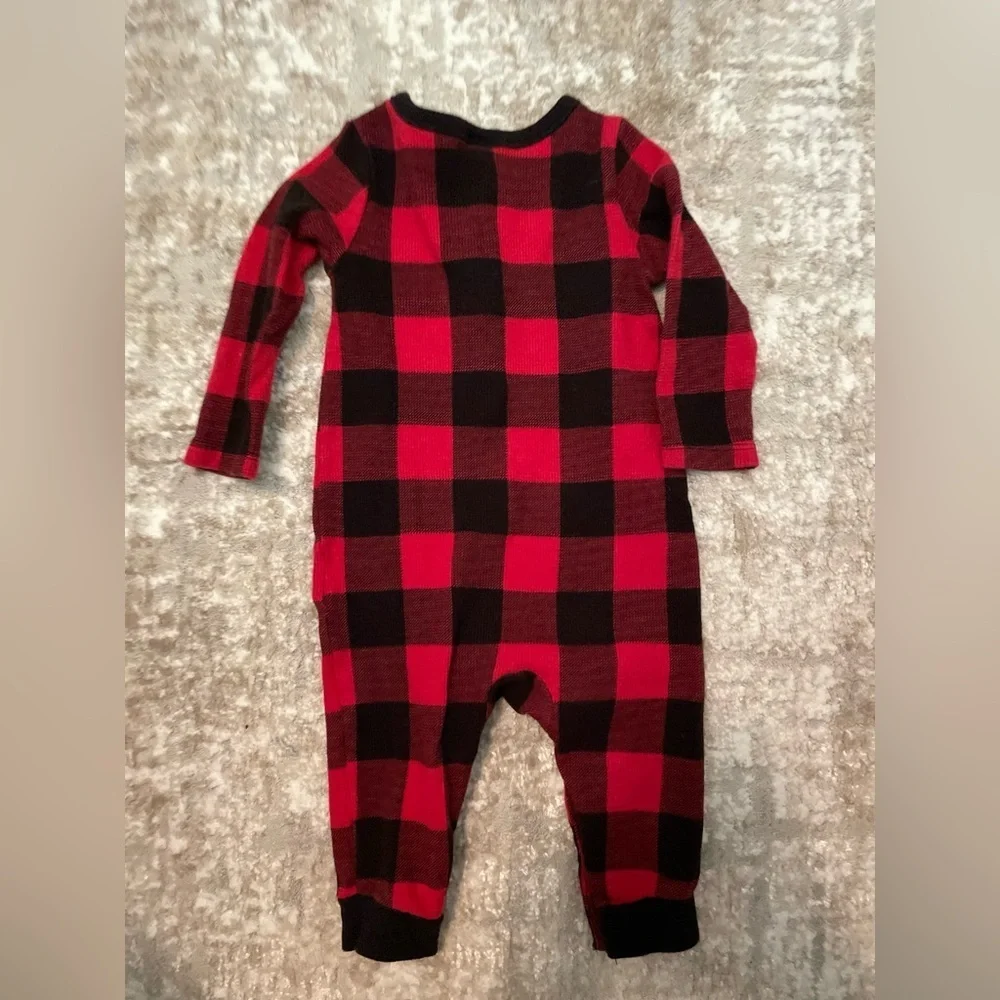 Old Navy Red and Black Checkered Kids Footie size 6/12M